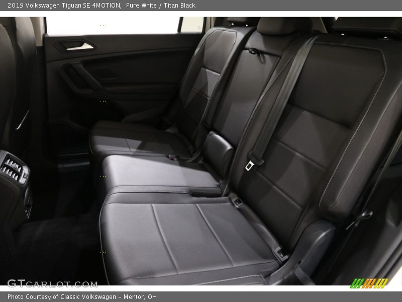 Pure White / Titan Black 2019 Volkswagen Tiguan SE 4MOTION