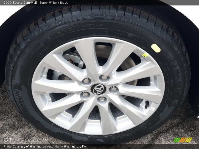 Super White / Black 2020 Toyota Camry LE