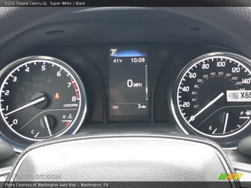 Super White / Black 2020 Toyota Camry LE