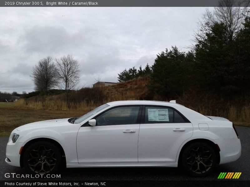 Bright White / Caramel/Black 2019 Chrysler 300 S