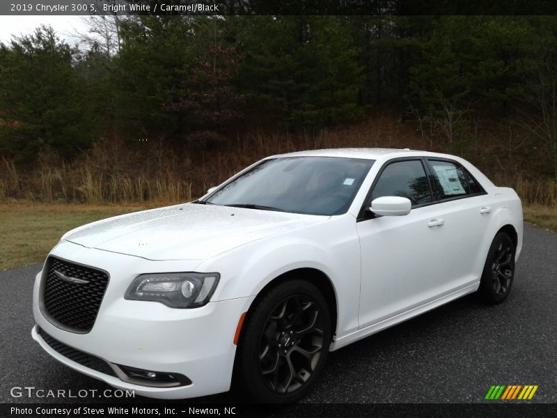 Bright White / Caramel/Black 2019 Chrysler 300 S