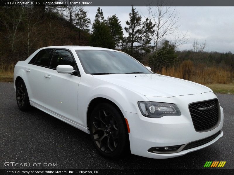 Bright White / Caramel/Black 2019 Chrysler 300 S