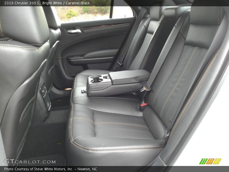 Bright White / Caramel/Black 2019 Chrysler 300 S