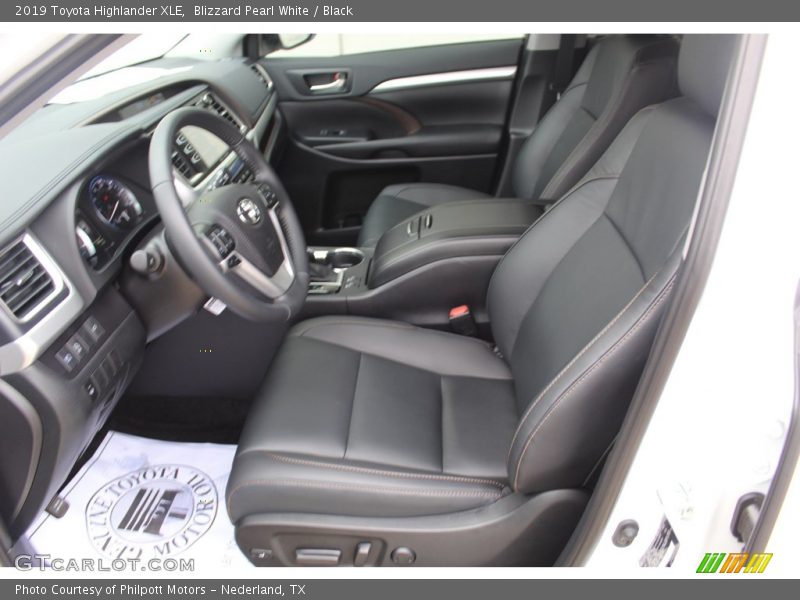 Blizzard Pearl White / Black 2019 Toyota Highlander XLE