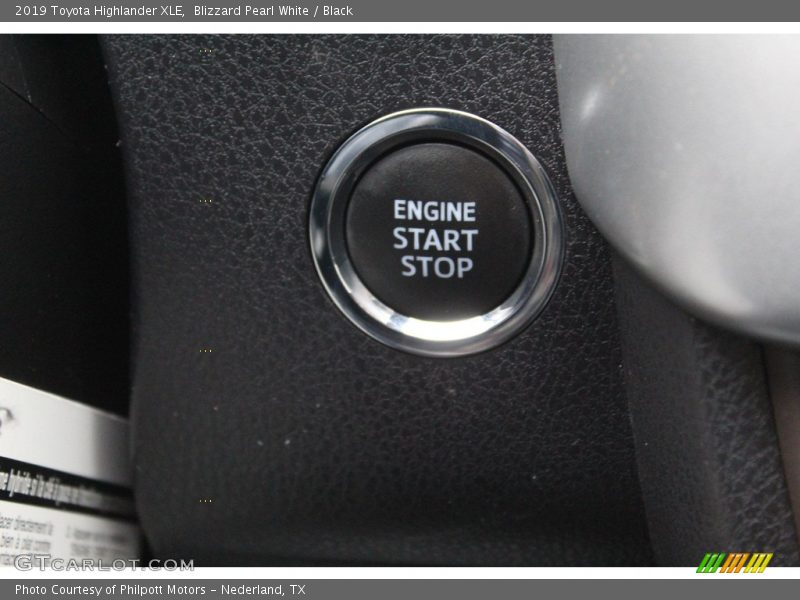 Blizzard Pearl White / Black 2019 Toyota Highlander XLE