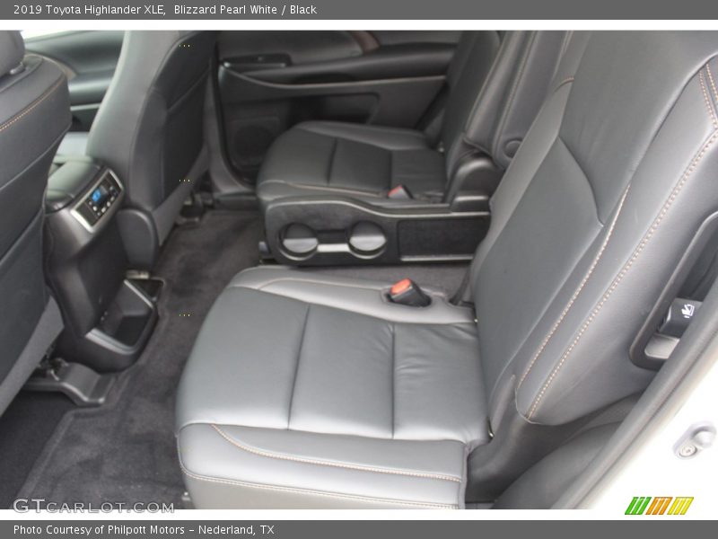 Blizzard Pearl White / Black 2019 Toyota Highlander XLE