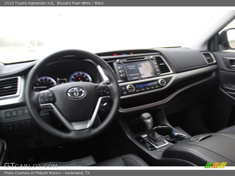 Blizzard Pearl White / Black 2019 Toyota Highlander XLE