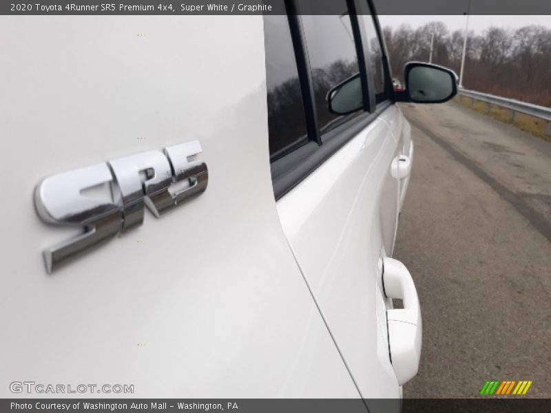 Super White / Graphite 2020 Toyota 4Runner SR5 Premium 4x4