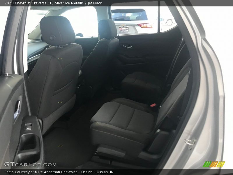 Silver Ice Metallic / Jet Black 2020 Chevrolet Traverse LT