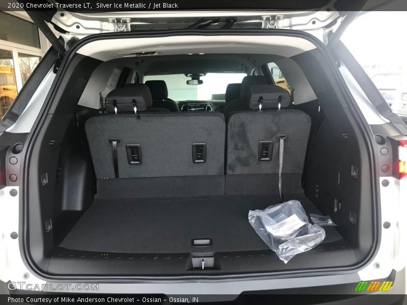 Silver Ice Metallic / Jet Black 2020 Chevrolet Traverse LT