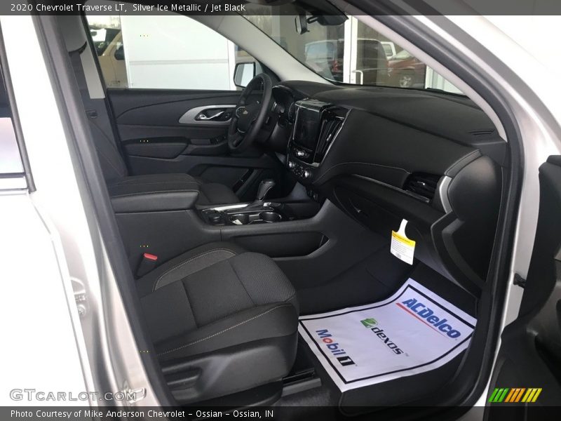 Silver Ice Metallic / Jet Black 2020 Chevrolet Traverse LT