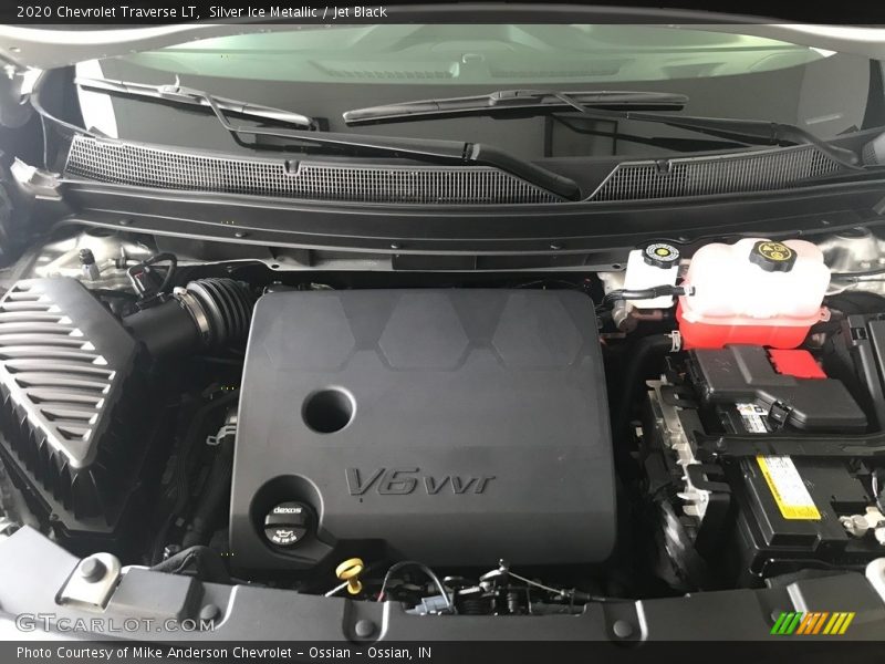 Silver Ice Metallic / Jet Black 2020 Chevrolet Traverse LT