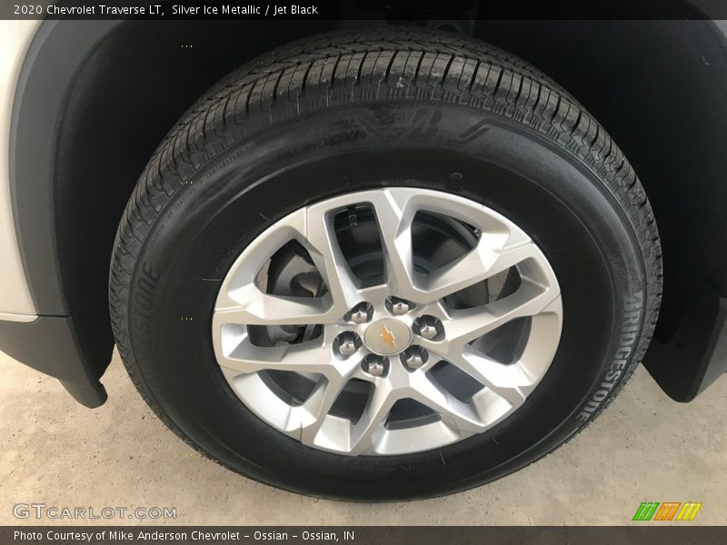Silver Ice Metallic / Jet Black 2020 Chevrolet Traverse LT