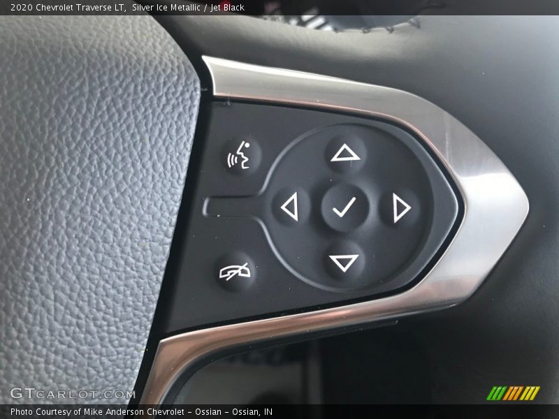 Silver Ice Metallic / Jet Black 2020 Chevrolet Traverse LT