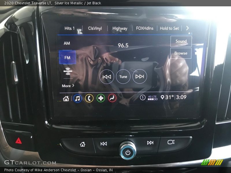 Silver Ice Metallic / Jet Black 2020 Chevrolet Traverse LT