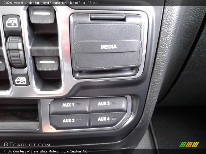 Bikini Pearl / Black 2020 Jeep Wrangler Unlimited Sahara 4x4