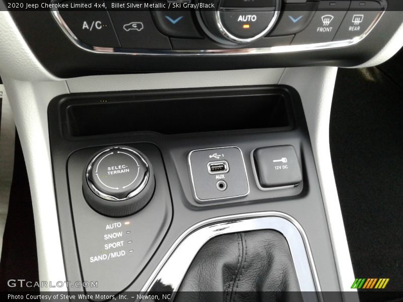 Controls of 2020 Cherokee Limited 4x4