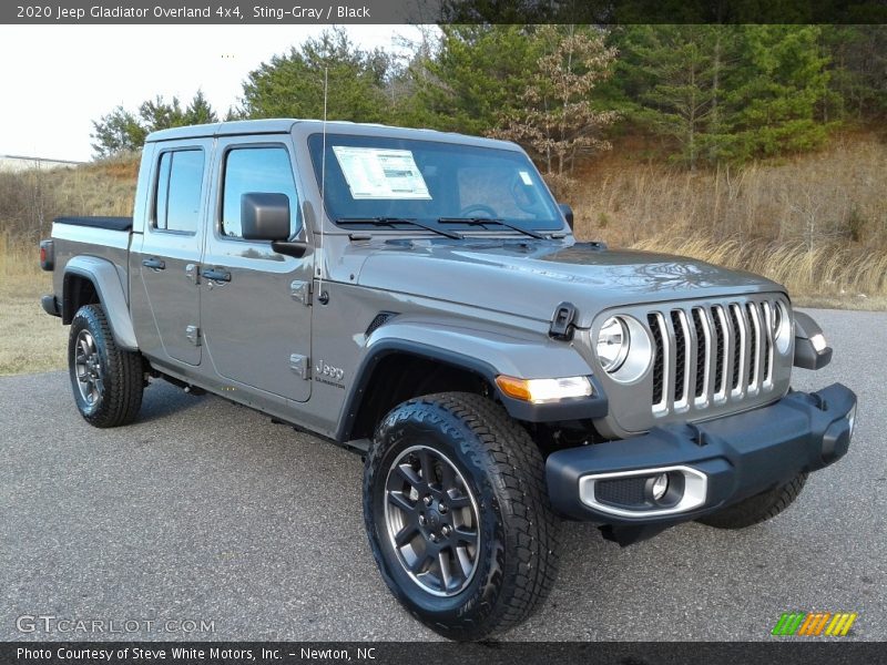 Front 3/4 View of 2020 Gladiator Overland 4x4