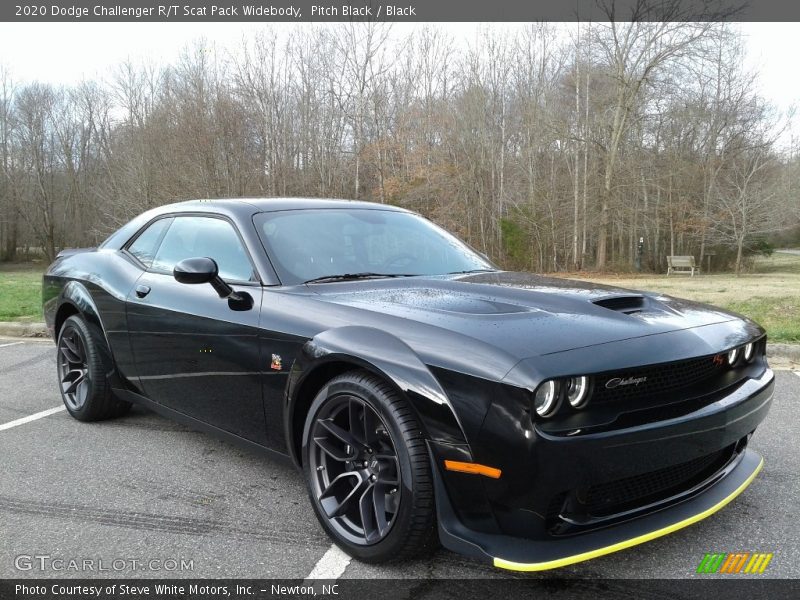 Front 3/4 View of 2020 Challenger R/T Scat Pack Widebody