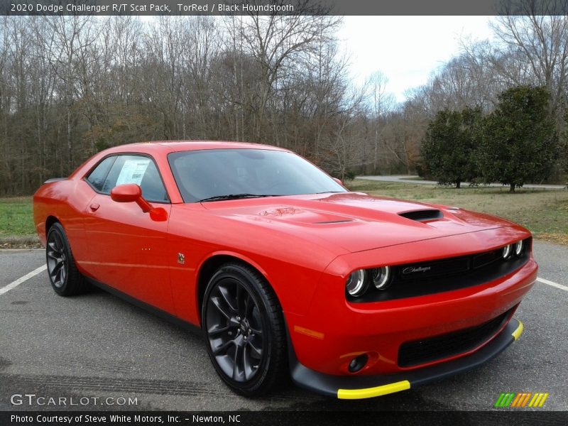 Front 3/4 View of 2020 Challenger R/T Scat Pack