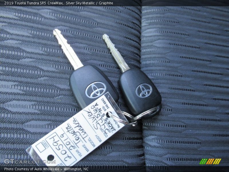 Silver Sky Metallic / Graphite 2019 Toyota Tundra SR5 CrewMax