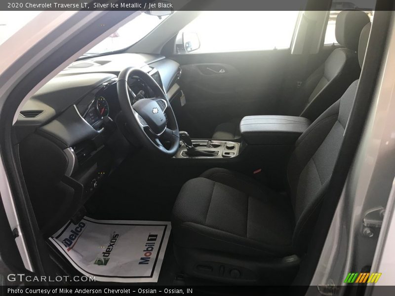 Silver Ice Metallic / Jet Black 2020 Chevrolet Traverse LT