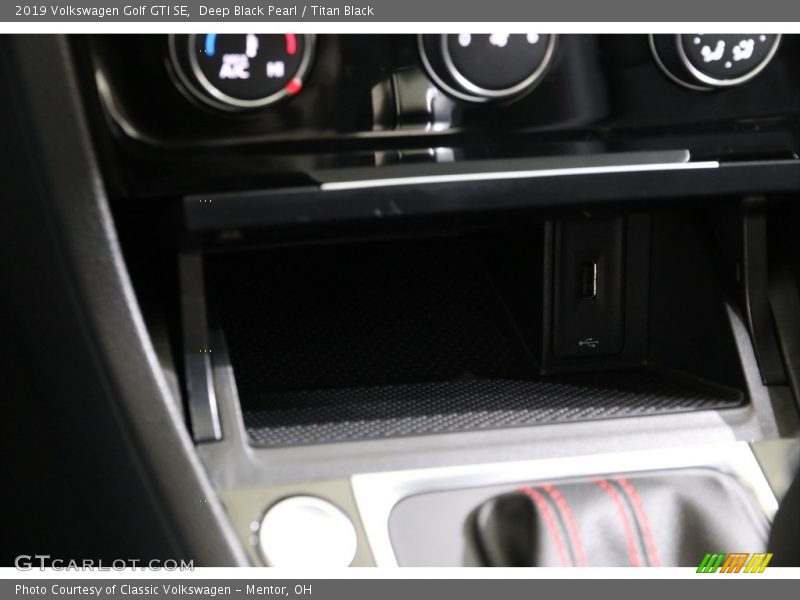 Deep Black Pearl / Titan Black 2019 Volkswagen Golf GTI SE