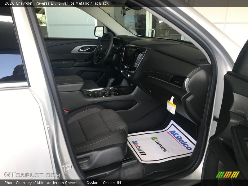Silver Ice Metallic / Jet Black 2020 Chevrolet Traverse LT