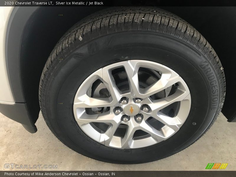 Silver Ice Metallic / Jet Black 2020 Chevrolet Traverse LT