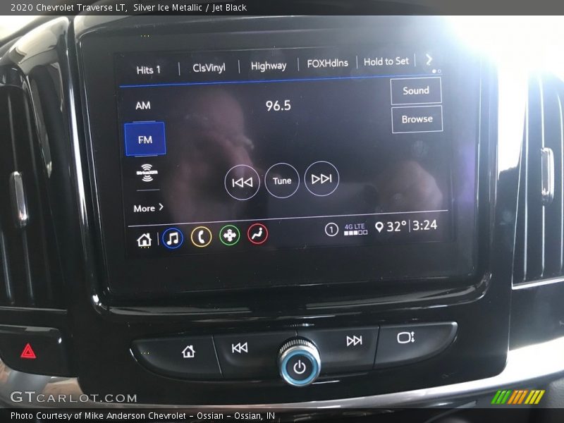 Silver Ice Metallic / Jet Black 2020 Chevrolet Traverse LT