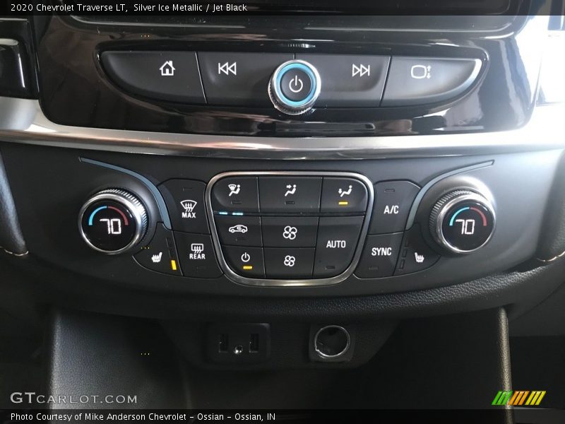 Silver Ice Metallic / Jet Black 2020 Chevrolet Traverse LT