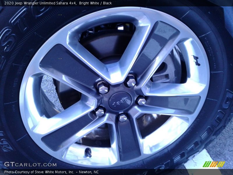 Bright White / Black 2020 Jeep Wrangler Unlimited Sahara 4x4