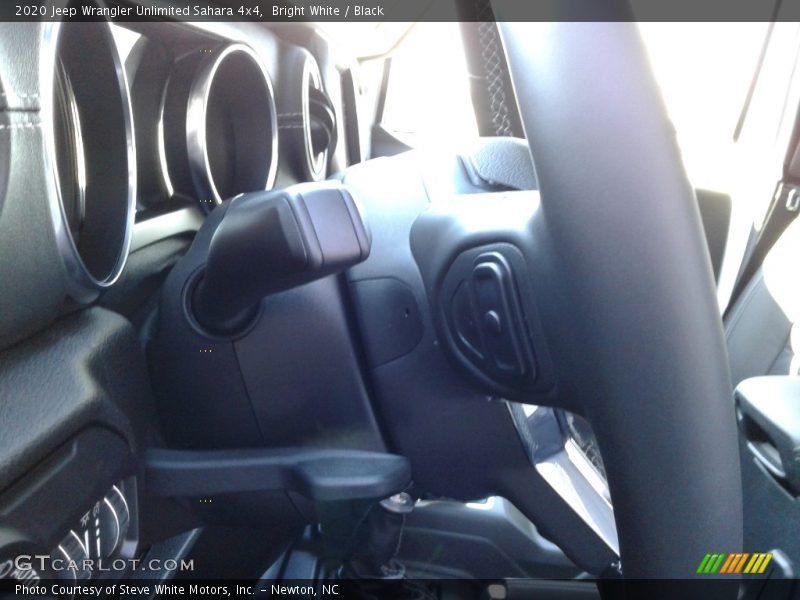Bright White / Black 2020 Jeep Wrangler Unlimited Sahara 4x4