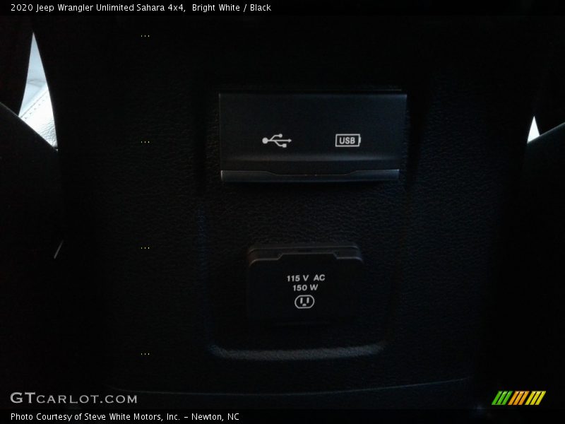 Bright White / Black 2020 Jeep Wrangler Unlimited Sahara 4x4