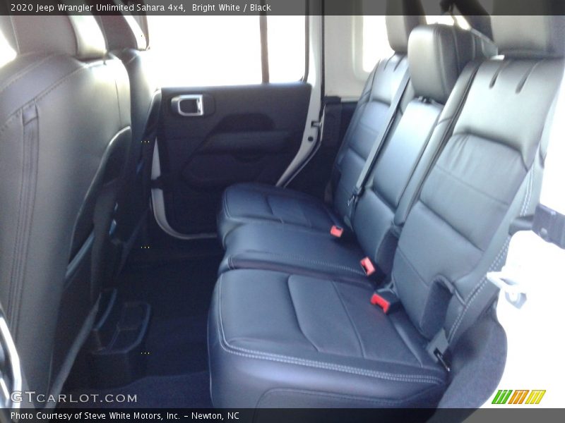 Bright White / Black 2020 Jeep Wrangler Unlimited Sahara 4x4