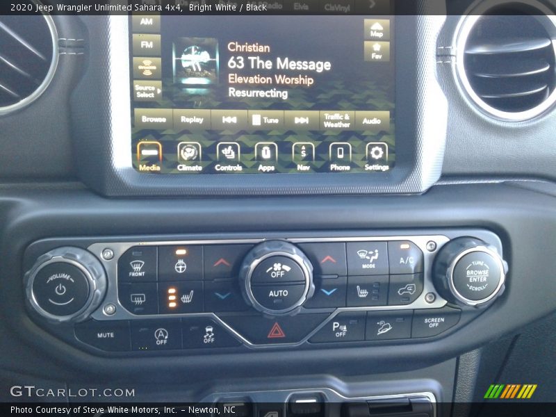 Bright White / Black 2020 Jeep Wrangler Unlimited Sahara 4x4