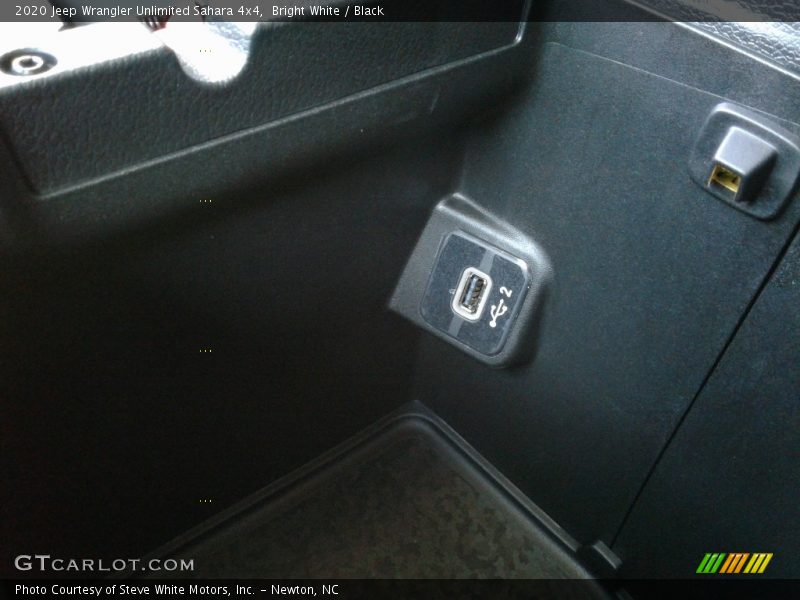 Bright White / Black 2020 Jeep Wrangler Unlimited Sahara 4x4