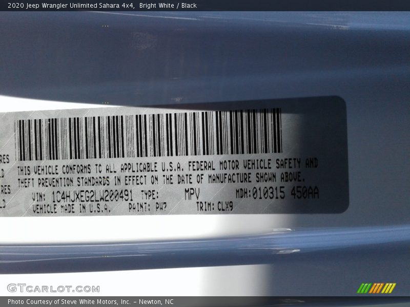 Bright White / Black 2020 Jeep Wrangler Unlimited Sahara 4x4