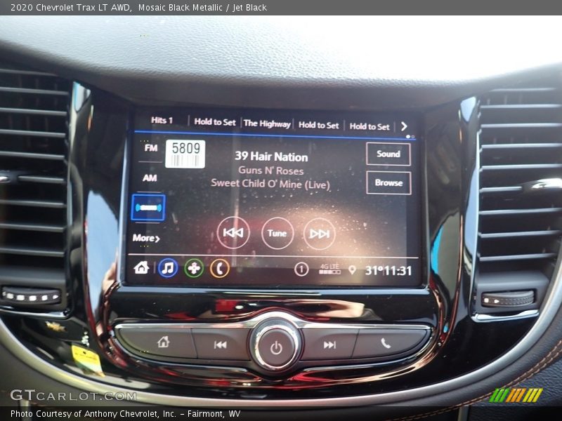 Mosaic Black Metallic / Jet Black 2020 Chevrolet Trax LT AWD