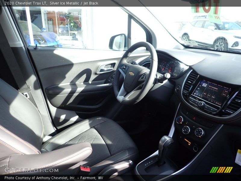 Silver Ice Metallic / Jet Black 2020 Chevrolet Trax LT