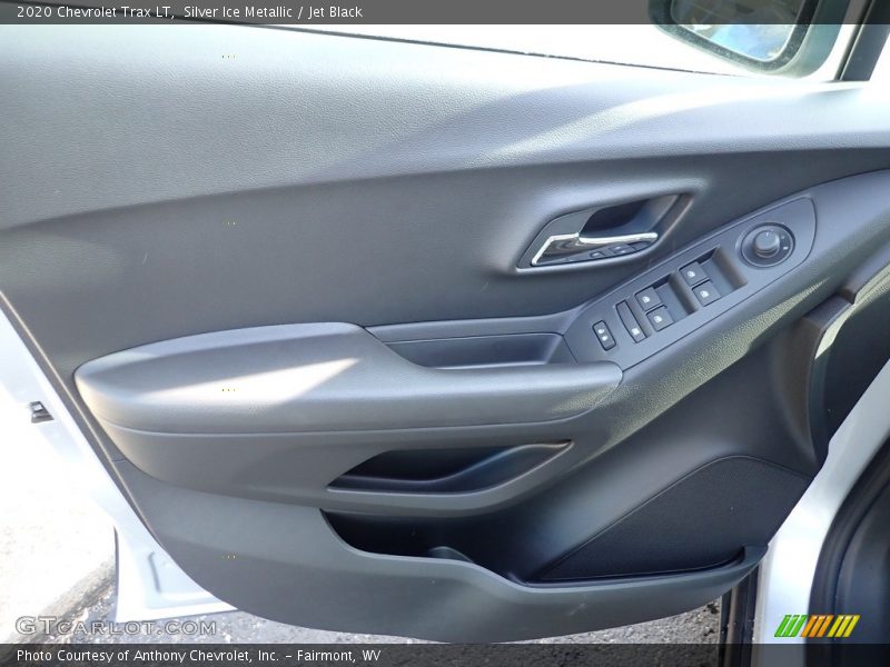 Silver Ice Metallic / Jet Black 2020 Chevrolet Trax LT