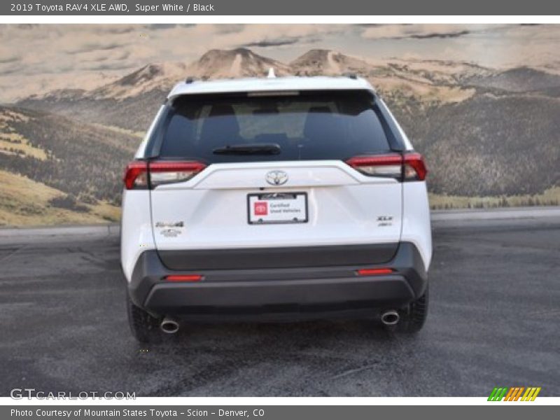 Super White / Black 2019 Toyota RAV4 XLE AWD