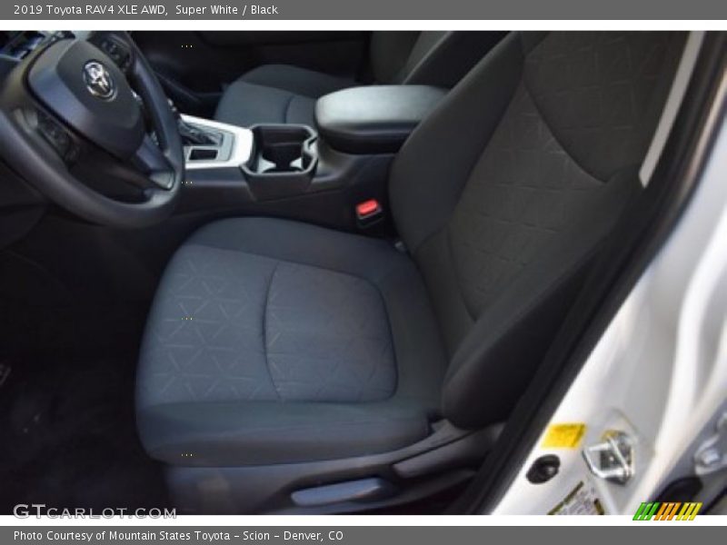 Super White / Black 2019 Toyota RAV4 XLE AWD