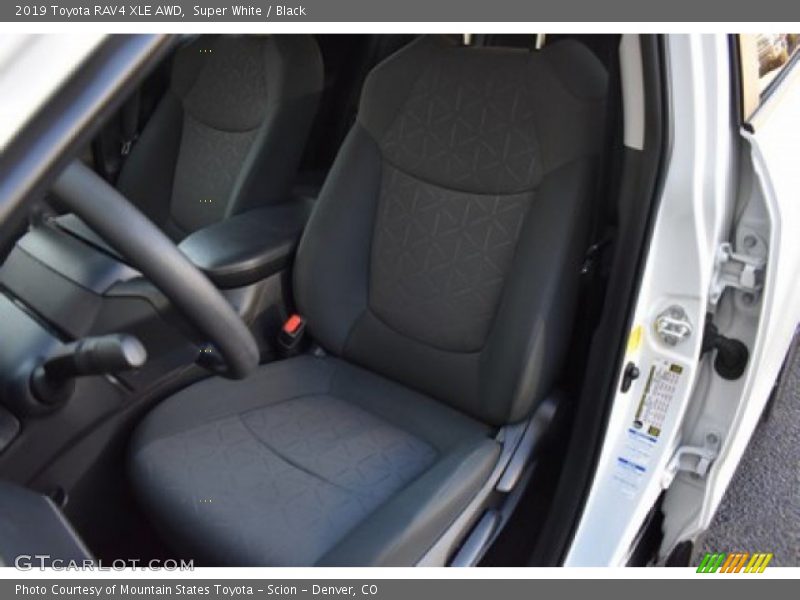 Super White / Black 2019 Toyota RAV4 XLE AWD