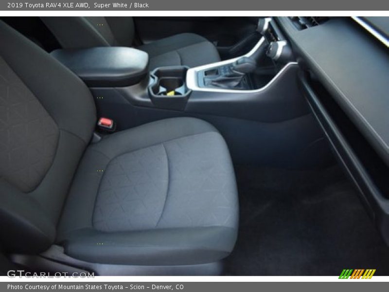 Super White / Black 2019 Toyota RAV4 XLE AWD
