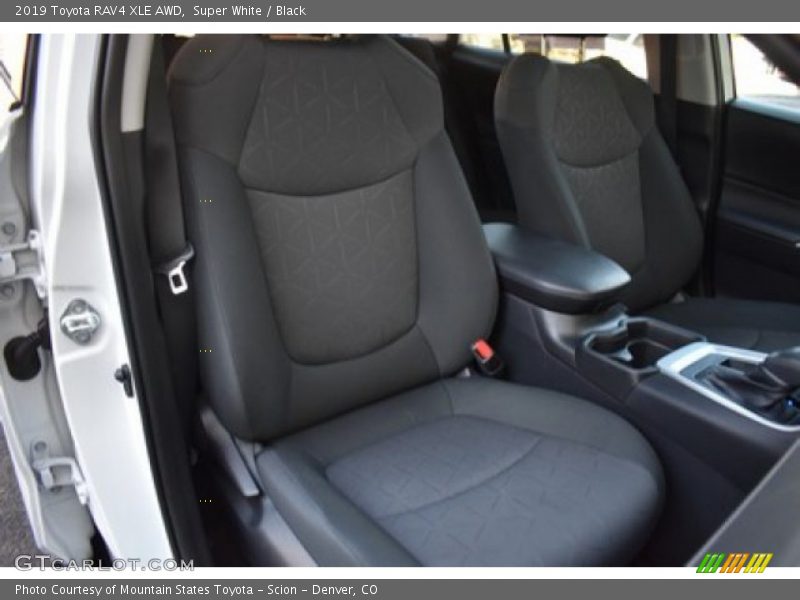 Super White / Black 2019 Toyota RAV4 XLE AWD