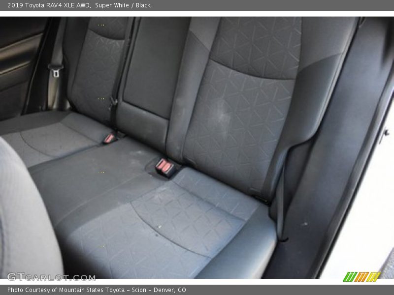 Super White / Black 2019 Toyota RAV4 XLE AWD