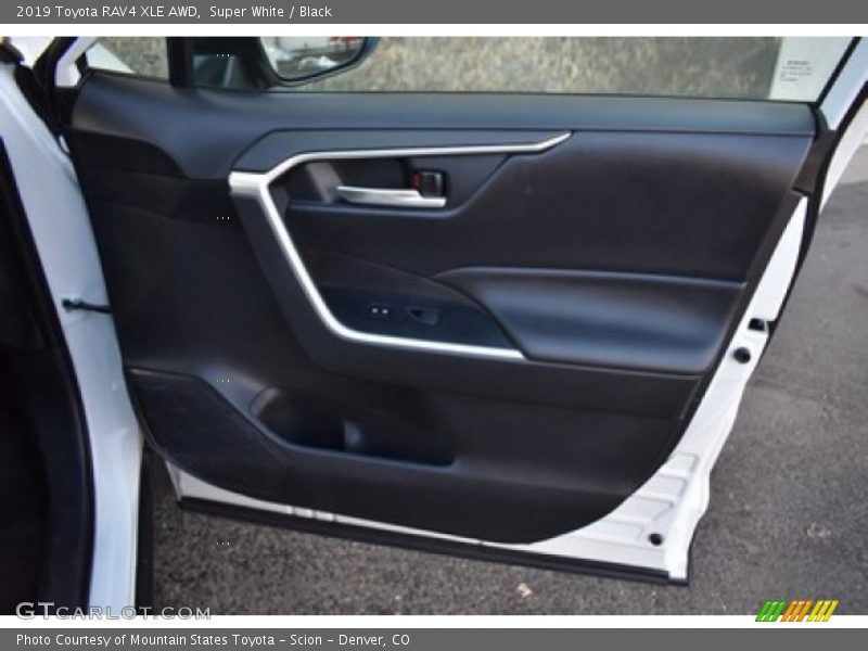 Super White / Black 2019 Toyota RAV4 XLE AWD