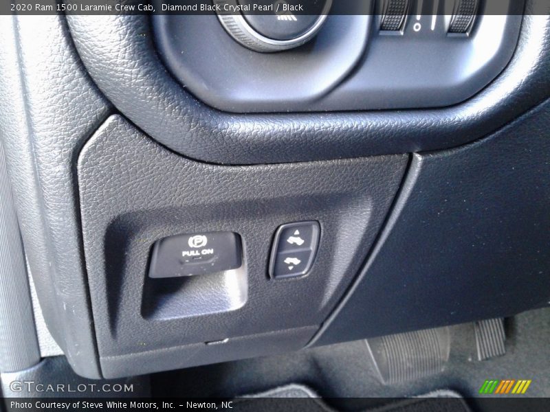 Diamond Black Crystal Pearl / Black 2020 Ram 1500 Laramie Crew Cab