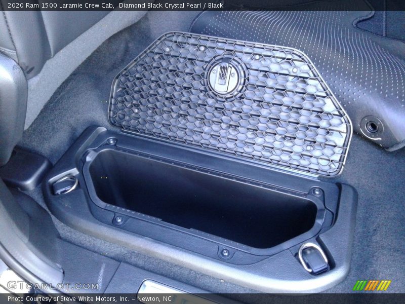 Diamond Black Crystal Pearl / Black 2020 Ram 1500 Laramie Crew Cab
